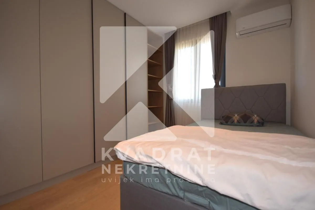 Izdavanje, dvosoban stan, 120m², Centar, Podgorica