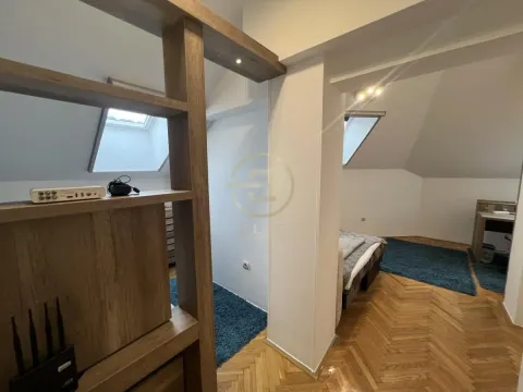 Izdavanje, četvorosoban stan, 130m², Centar, Novi Sad - image 28