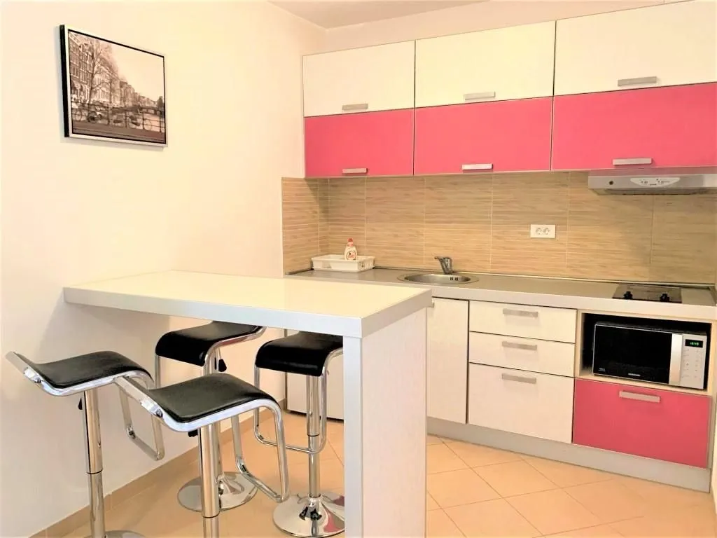 Rent, one bedroom apartment, 42m², Centar, Budva
