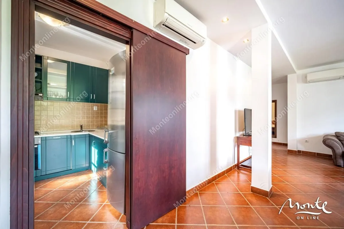 Prodaja, dvosoban stan, 94m², Kostanjica, Kotor