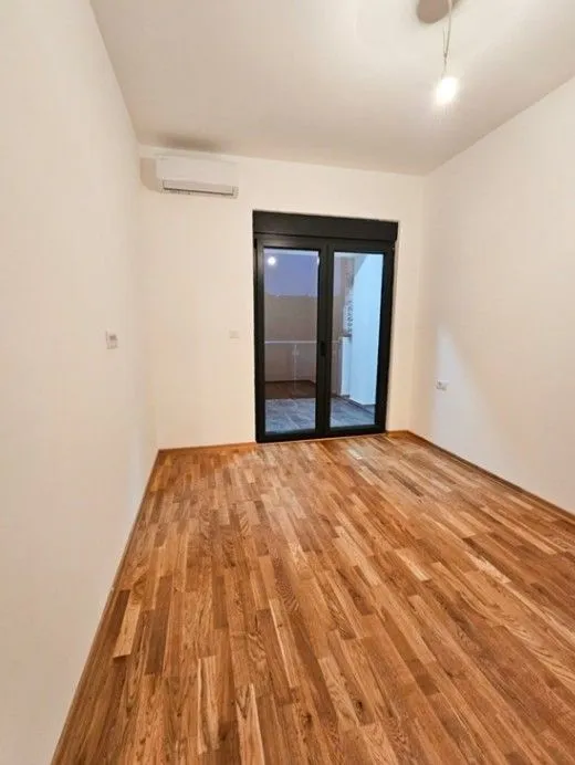 Izdavanje, jednosoban stan, 60m², Vezirov Most, Podgorica