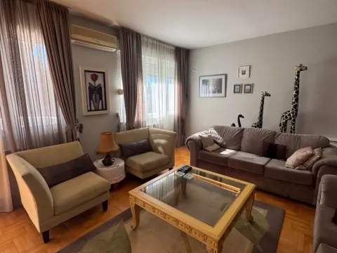Izdavanje, trosoban stan, 115m², Gorica C, Podgorica - image 2