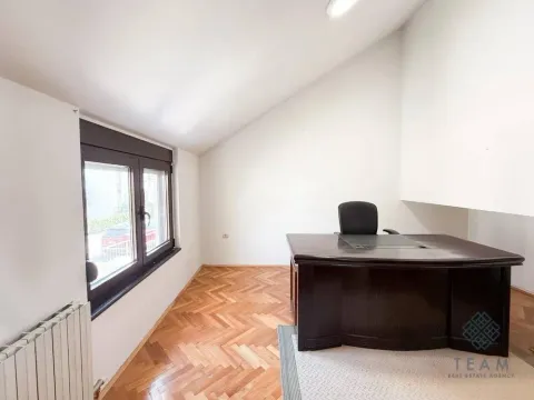 Izdavanje, kuća, 460m², Gorica C, Podgorica - image 31