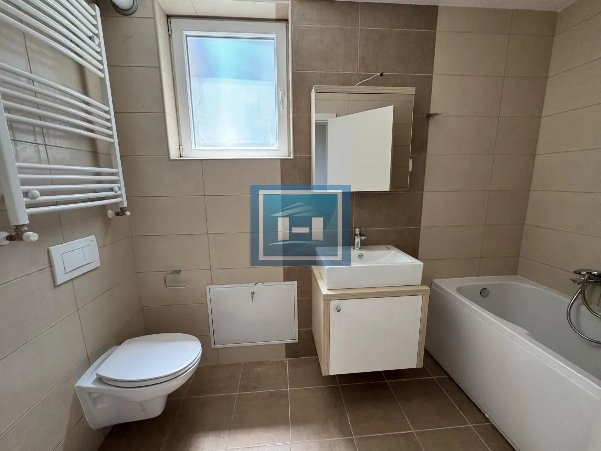 Prodaja, četvorosoban stan, 97m², Centar, Paraćin