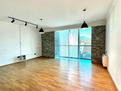 Izdavanje, poslovni prostor, 300m², Centar, Podgorica - image 11