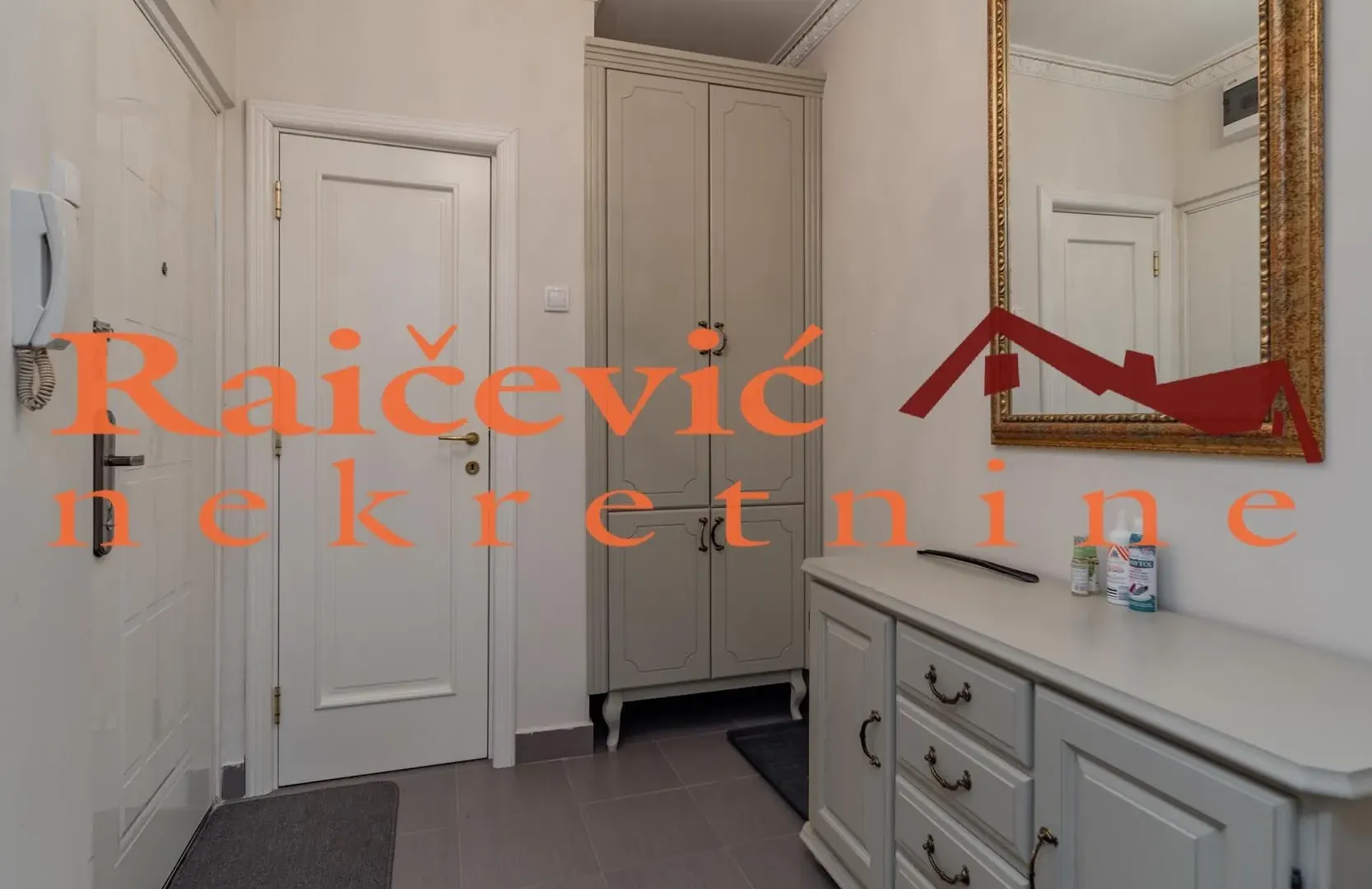 Prodaja, dvosoban stan, 62m², Centar, Stara Pazova