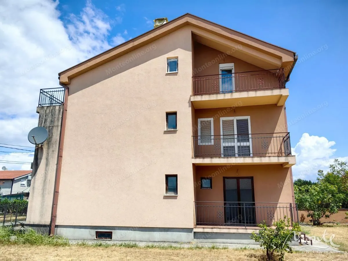 Prodaja, kuća, 385m², Donja Gorica, Podgorica