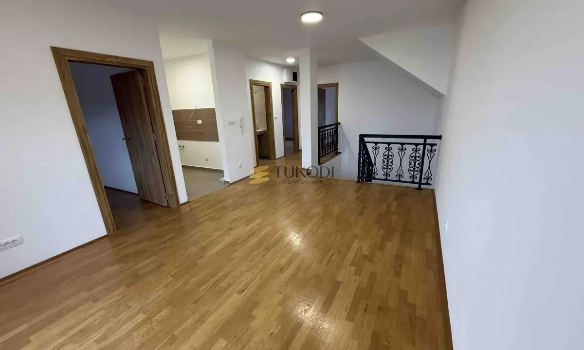 Sale, three bedroom apartment, 80m², Mišeluk, Petrovaradin