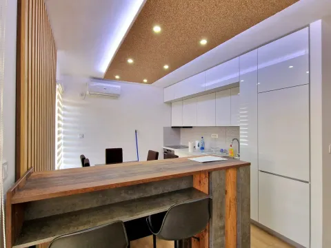 Izdavanje, dvosoban stan, 70m², Bečići, Budva - image 7