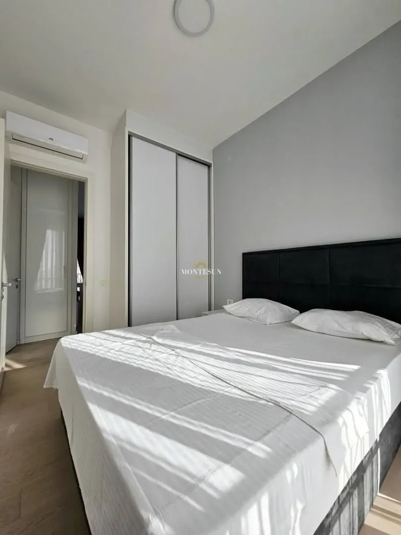 Rent, two bedroom apartment, 65m², Bečići, Budva