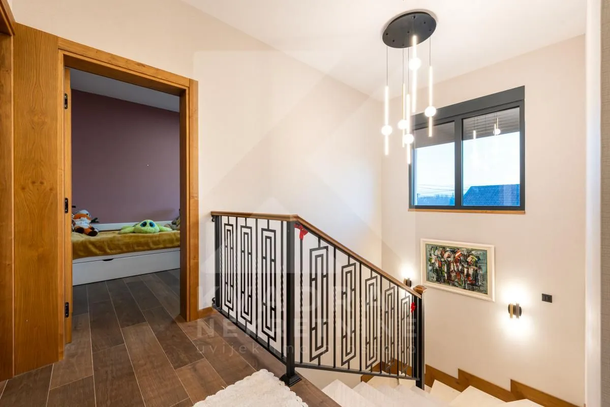 Prodaja, kuća, 166m², Tološi, Podgorica