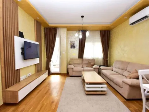 Izdavanje, dvosoban stan, 65m², City Kej, Podgorica