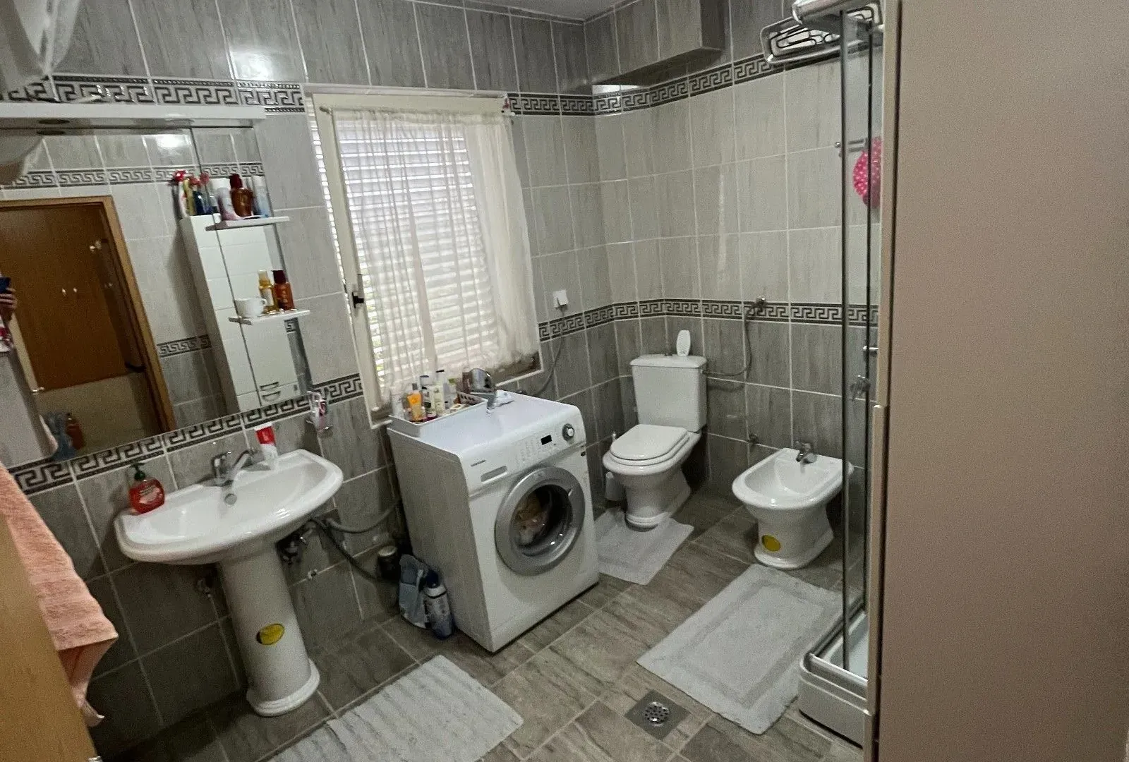 Sale, house, 761m², Tološi, Podgorica