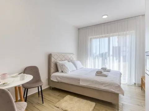 Izdavanje, garsonjera, 19m², Bečići, Budva