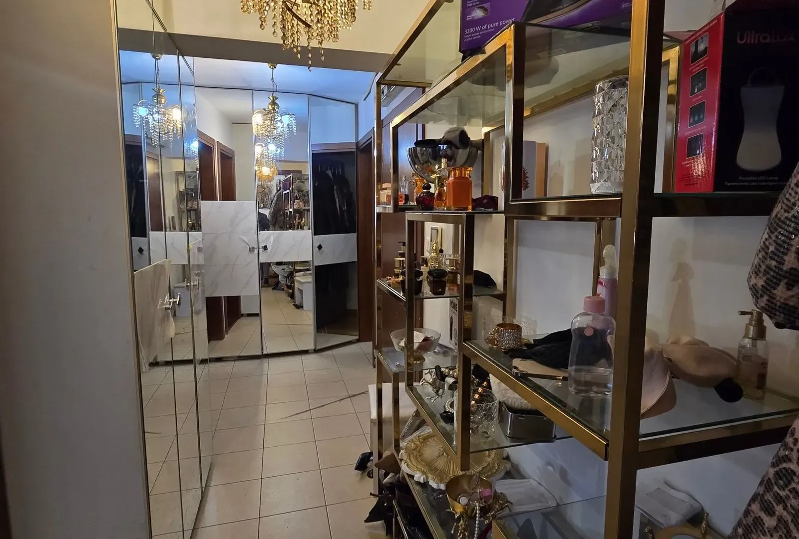 Prodaja, trosoban stan, 120m², Tološi, Podgorica
