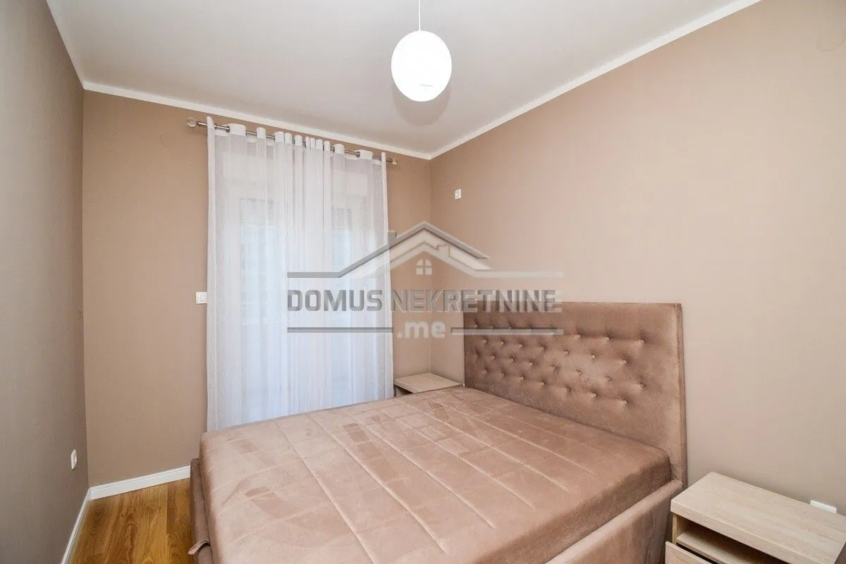Izdavanje, jednosoban stan, 49m², Central Point, Podgorica