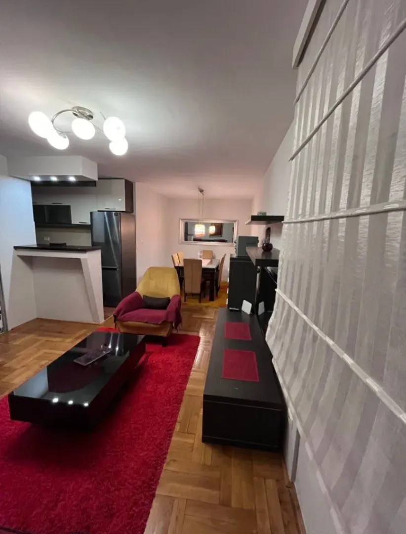 Izdavanje, dvosoban stan, 73m², Stari Aerodrom, Podgorica