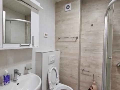 Izdavanje, jednosoban stan, 45m², City Kej, Podgorica - image 10