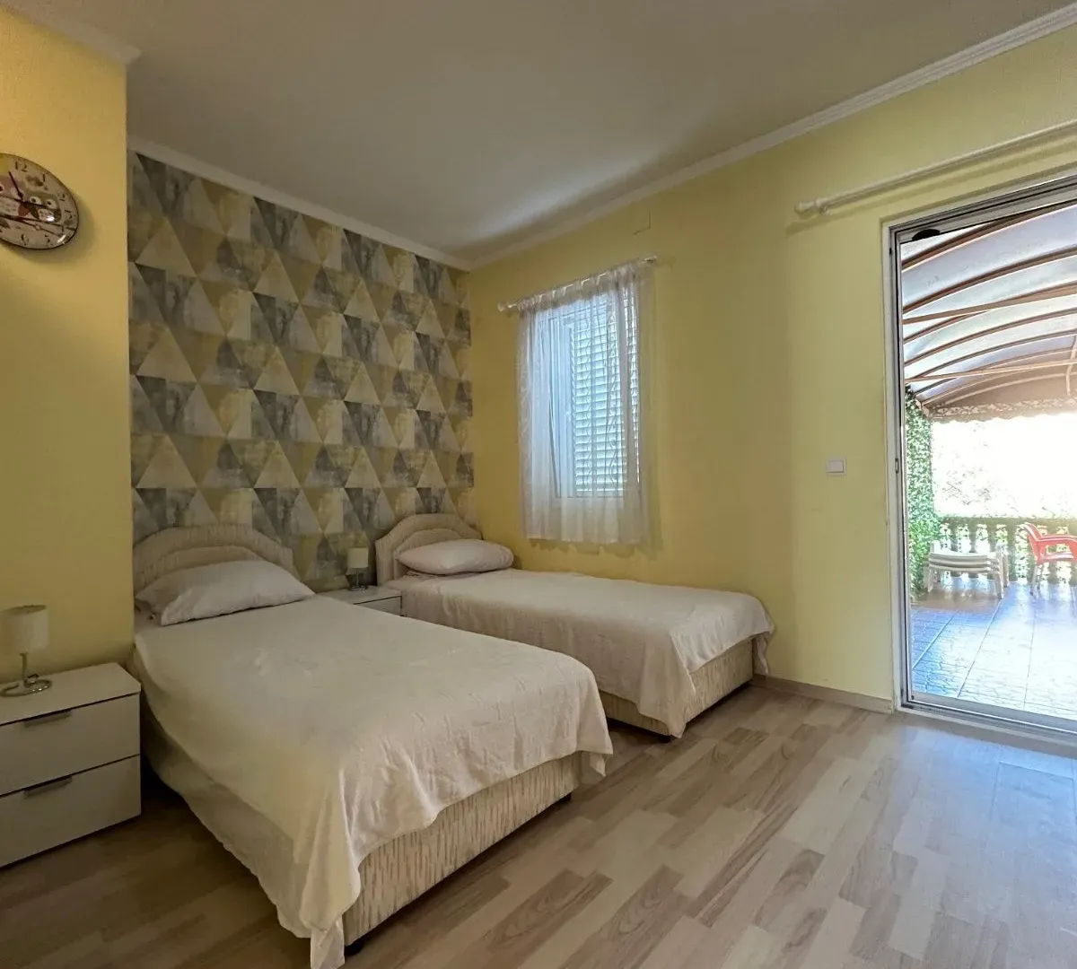 Izdavanje, dvosoban stan, 75m², Centar, Tivat