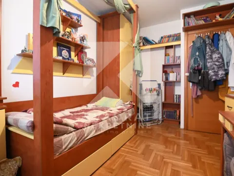 Prodaja, trosoban stan, 185m², Stari Aerodrom, Podgorica - image 9