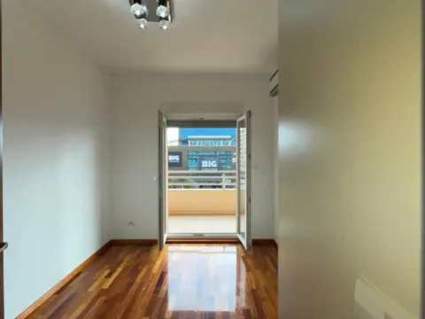 Izdavanje, dvosoban stan, 76m², City Kvart, Podgorica - image 5