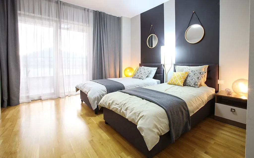 Izdavanje, trosoban stan, 198m², Budva, Crna Gora