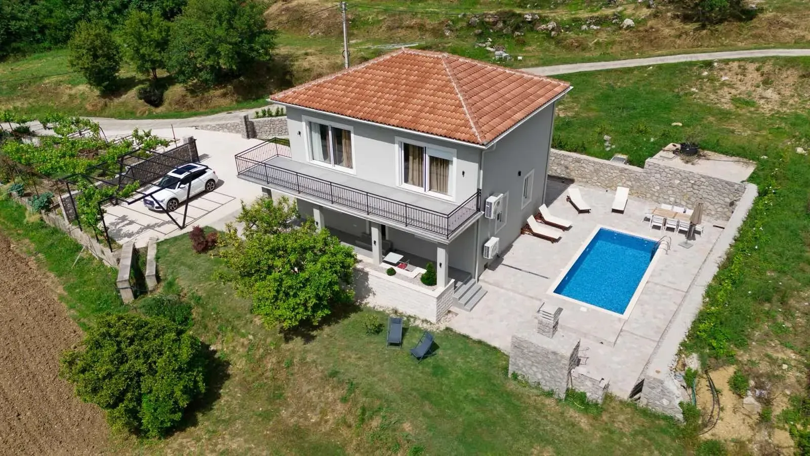 Izdavanje, kuća, 160m², Kotor, Crna Gora