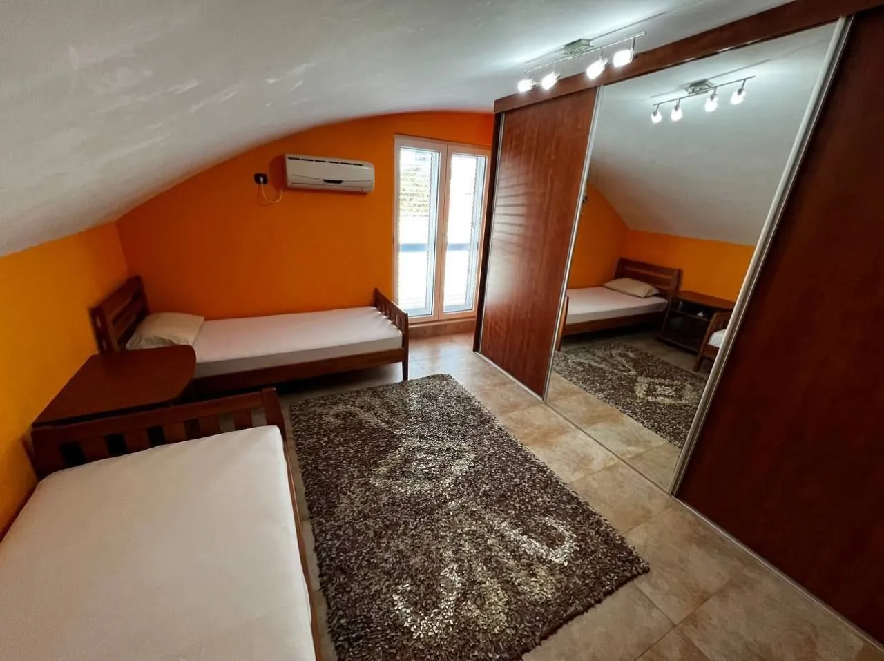 Rent, three bedroom apartment, 183m², Bečići, Budva
