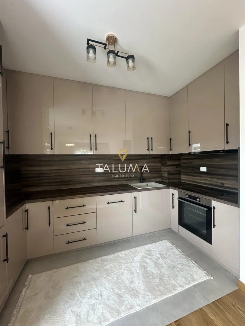 Rent, two bedroom apartment, 71m², City Kvart, Podgorica