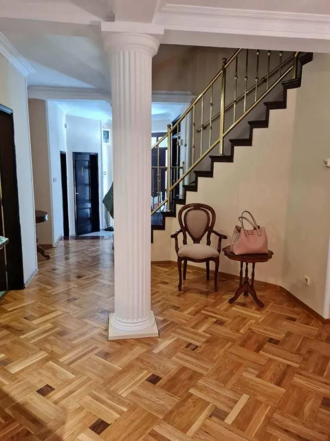 Izdavanje, kuća, 400m², Savski Venac, Beograd