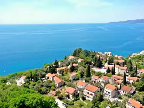 Zemljište in Reževići