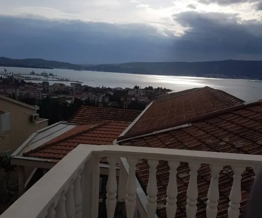 Izdavanje, jednosoban stan, 48m², Donja Lastva, Tivat