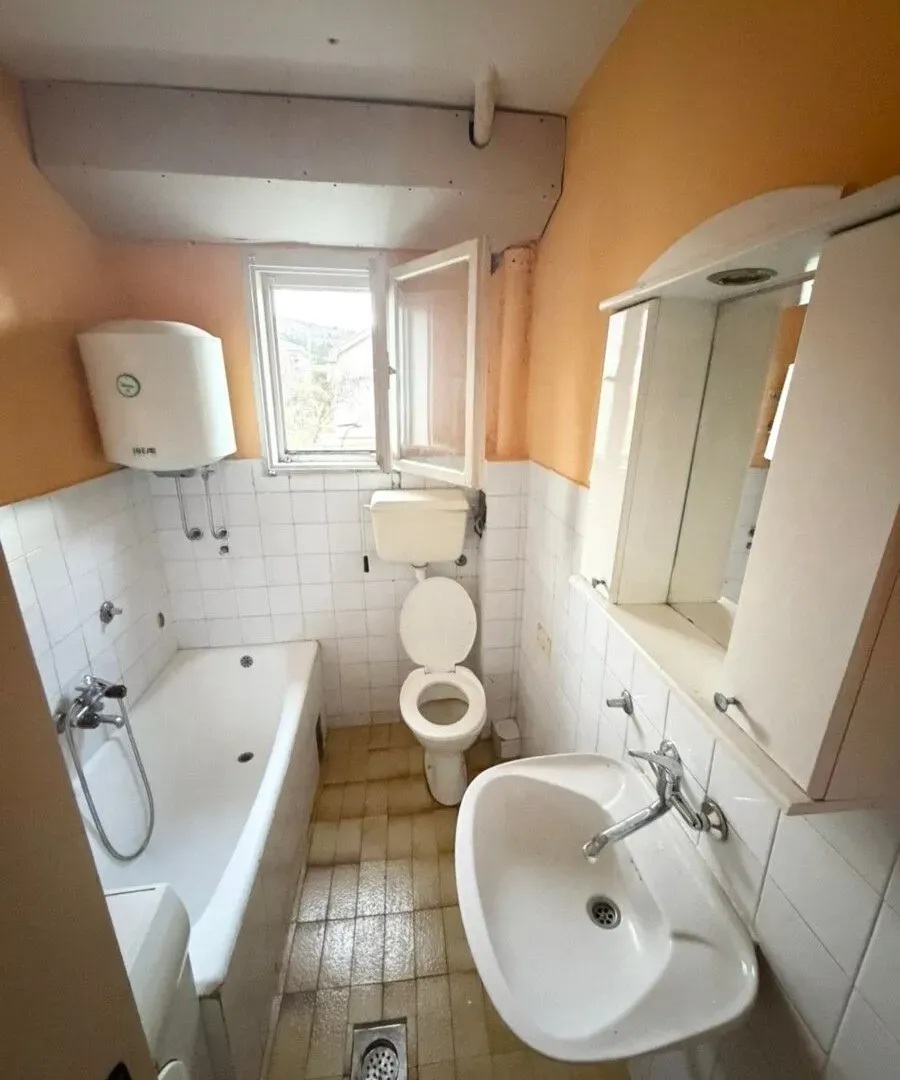 Izdavanje, kuća, 100m², Tološi, Podgorica