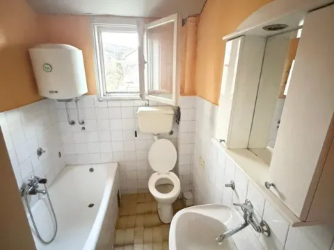 Izdavanje, kuća, 100m², Tološi, Podgorica - image 4