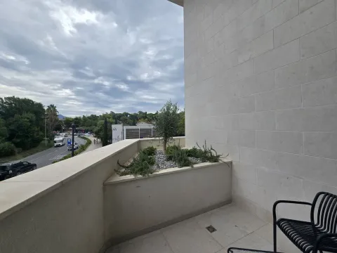 Rent, two bedroom apartment, 93m², Tivat, Crna Gora - image 11