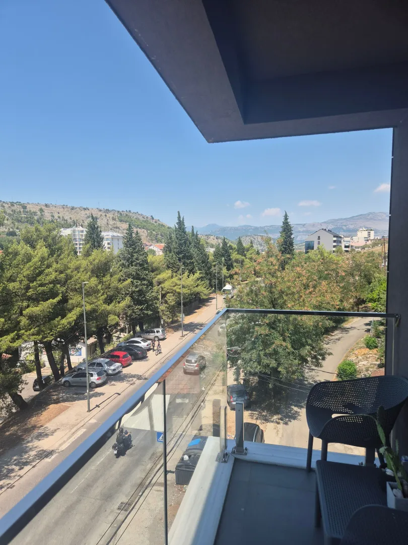 Izdavanje, trosoban stan, 101m², Vezirov Most, Podgorica