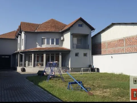Rent, house, 1000m², Kać, Novi Sad Sve Podlokacije - image 2