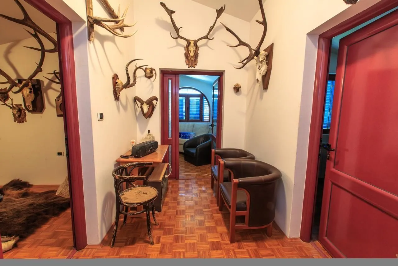Prodaja, kuća, 400m², Bar, Crna Gora