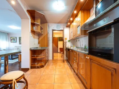 Izdavanje, četvorosoban stan, 170m², Gorica C, Podgorica - image 9