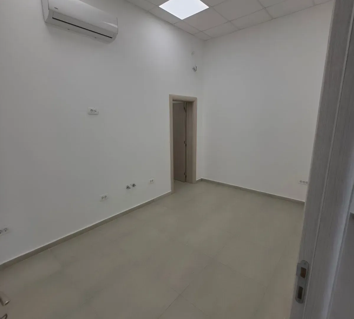 Rent, office space, 115m², Blok 6, Podgorica