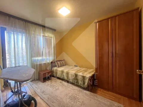 Izdavanje, trosoban stan, 150m², Stari Aerodrom, Podgorica - image 8