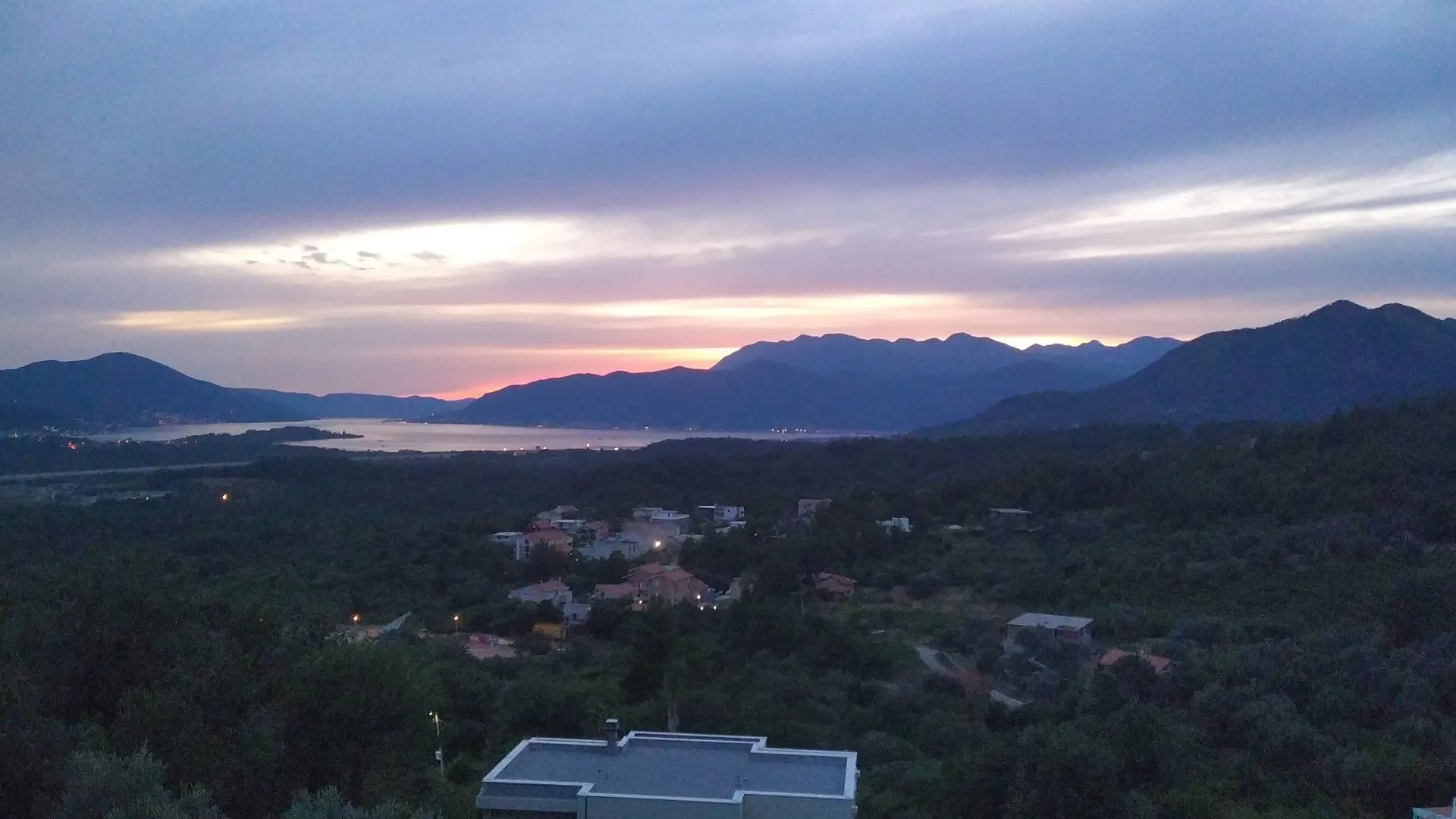 Prodaja, trosoban stan, 101m², Dub, Kotor