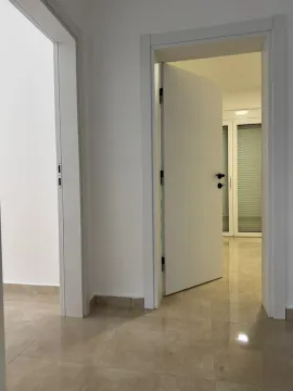 Rent, house, 300m², Stari Aerodrom, Podgorica - image 9