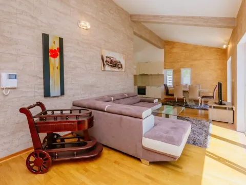 Prodaja, dvosoban stan, 105m², Petrovac, Budva - image 9