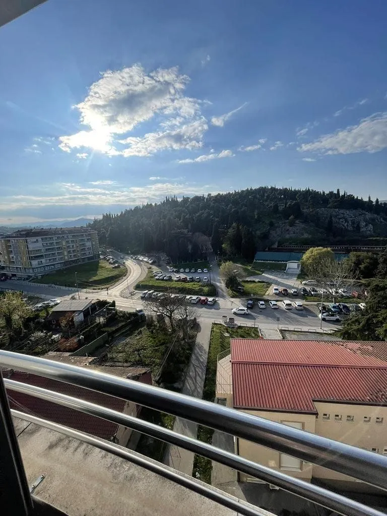 Izdavanje, jednosoban stan, 40m², Pobrežje, Podgorica
