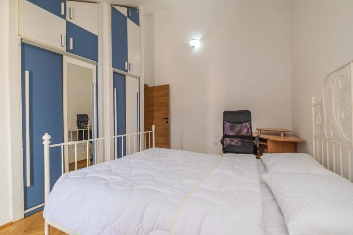 Rent, five bedroom apartment, 280m², Gorica C, Podgorica