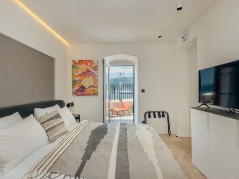 Izdavanje, kuća, 170m², Donja Lastva, Tivat - image 19