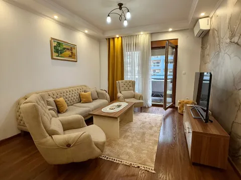 Izdavanje, jednosoban stan, 50m², Master Kvart, Podgorica - image 1