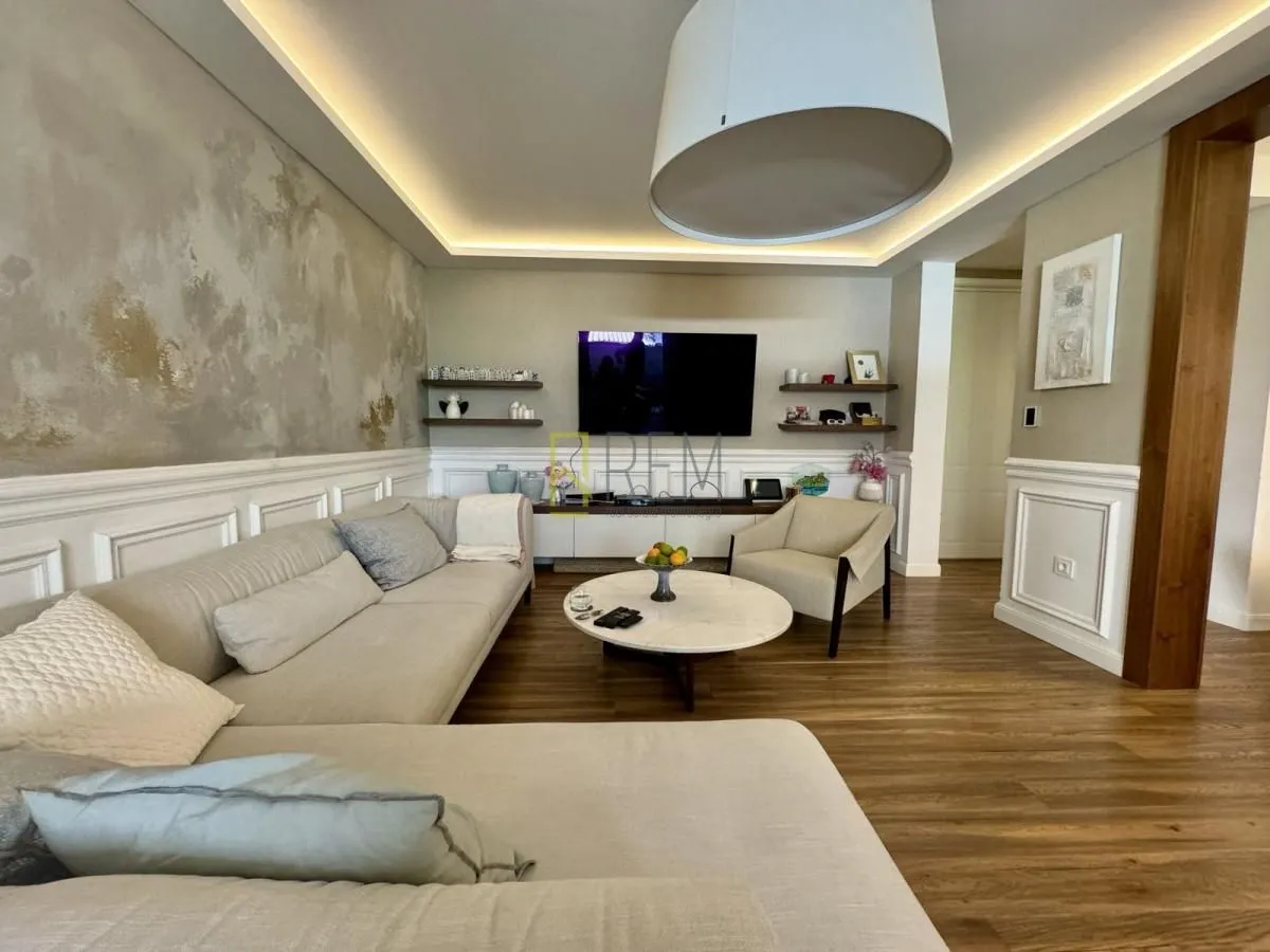 Prodaja, trosoban stan, 130m², Centar, Podgorica