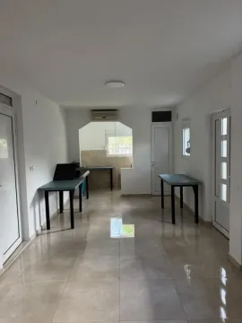 Rent, house, 500m², Stari Aerodrom, Podgorica - image 2